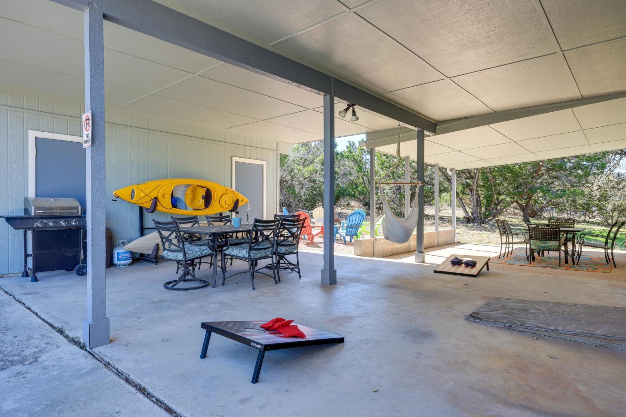 Home With Sunroom And Fire Pit - Near Canyon Lake! 外观 照片